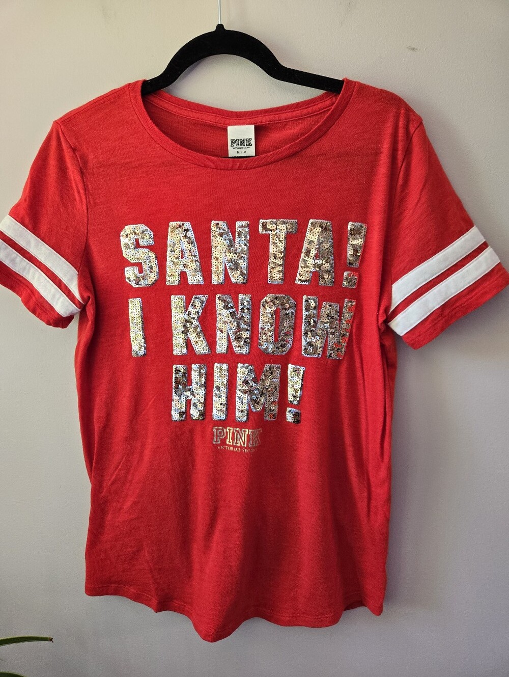 PINK Victoria's Secret Red Sequin 'SANTA! I KNOW HIM!' Graphic Tee-M